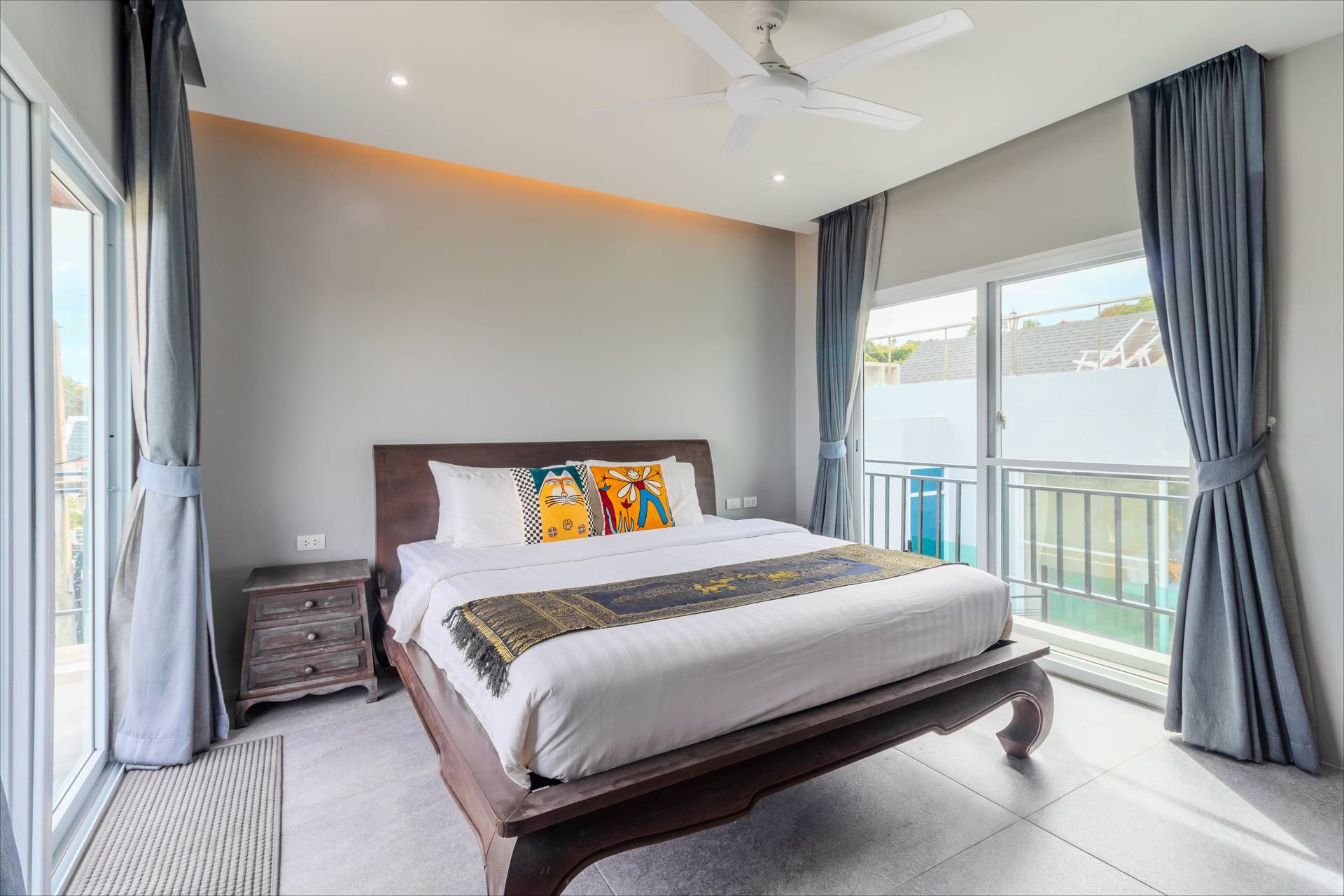 Luxury twin bedroom with ensuite bathroom suitable for family guests